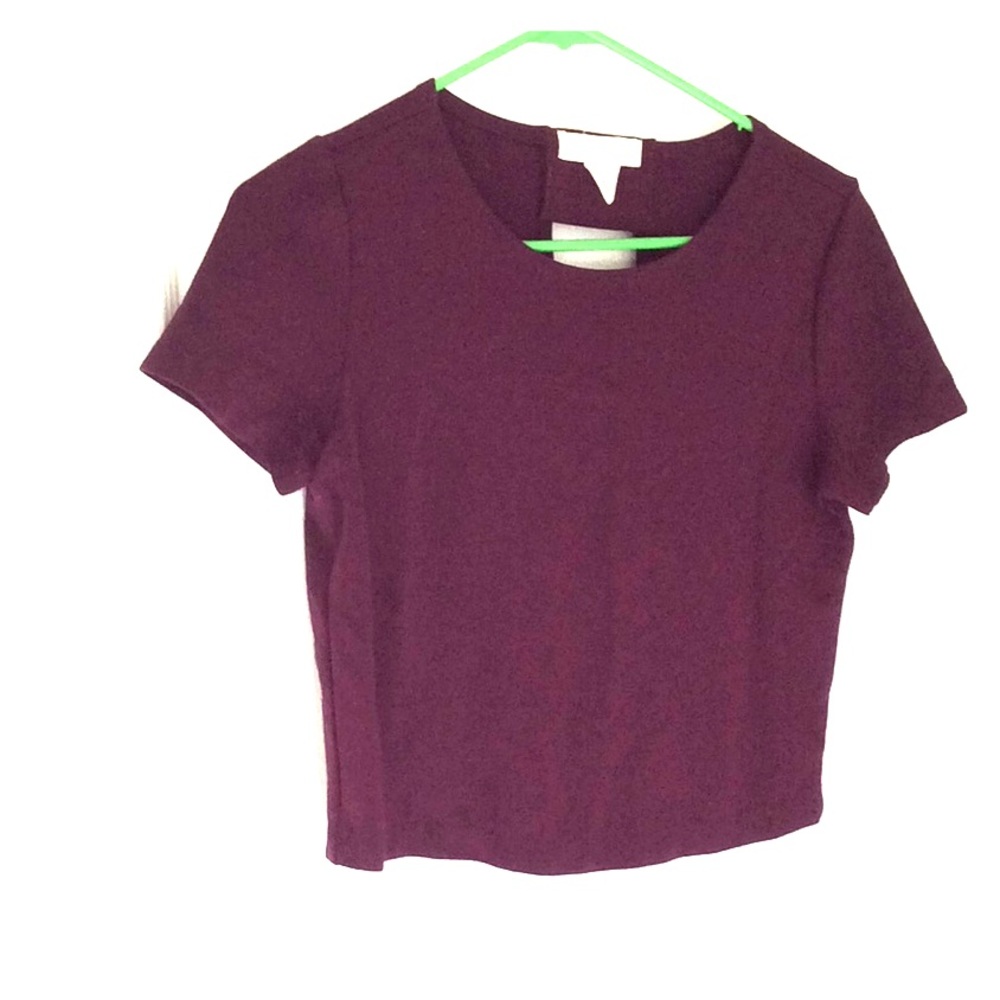 Casual shirt with open back details